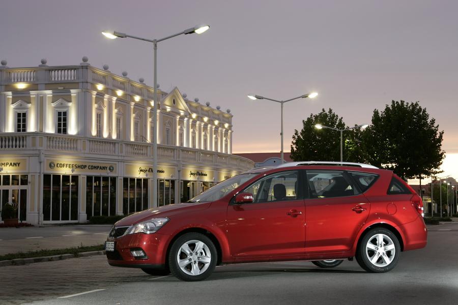  Kia cee&rsquo;d SW 2009 года  (фото 19 из 61)